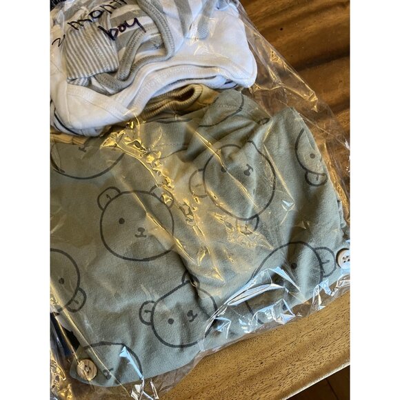 Large Lot Newborn/Infant (0-3 Months) (3-6 Months) Clothes Bibs Sleepers - Picture 4 of 16